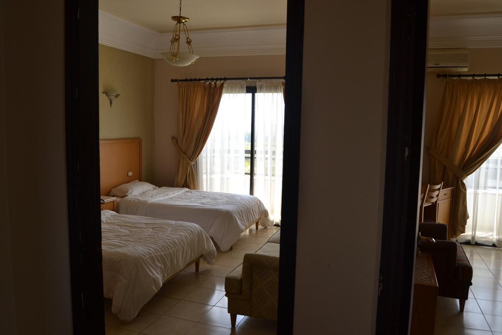 Platinum Hotel Tyros Exterior foto